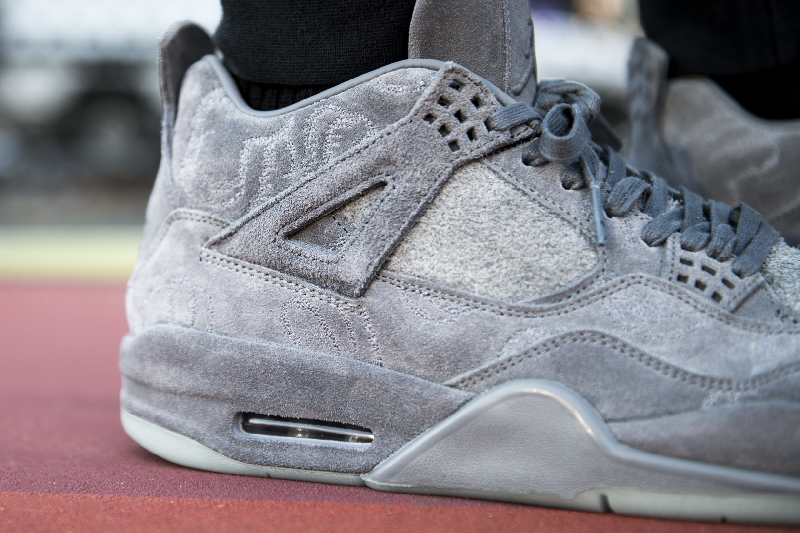 KAWS x Air Jordan 4