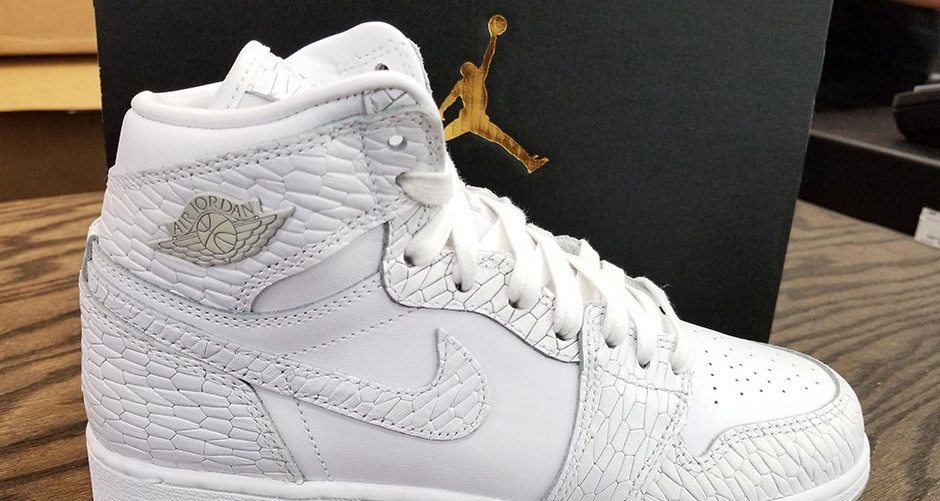 Air Jordan 1 Heiress "Frost White"