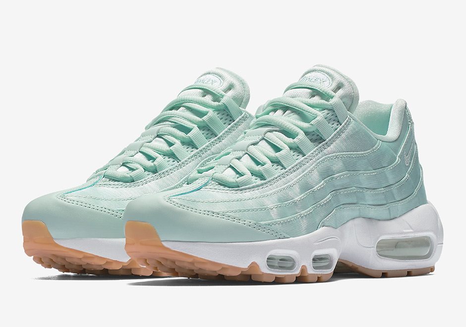 NIKE WMNS AIR MAX 95 fiberglass