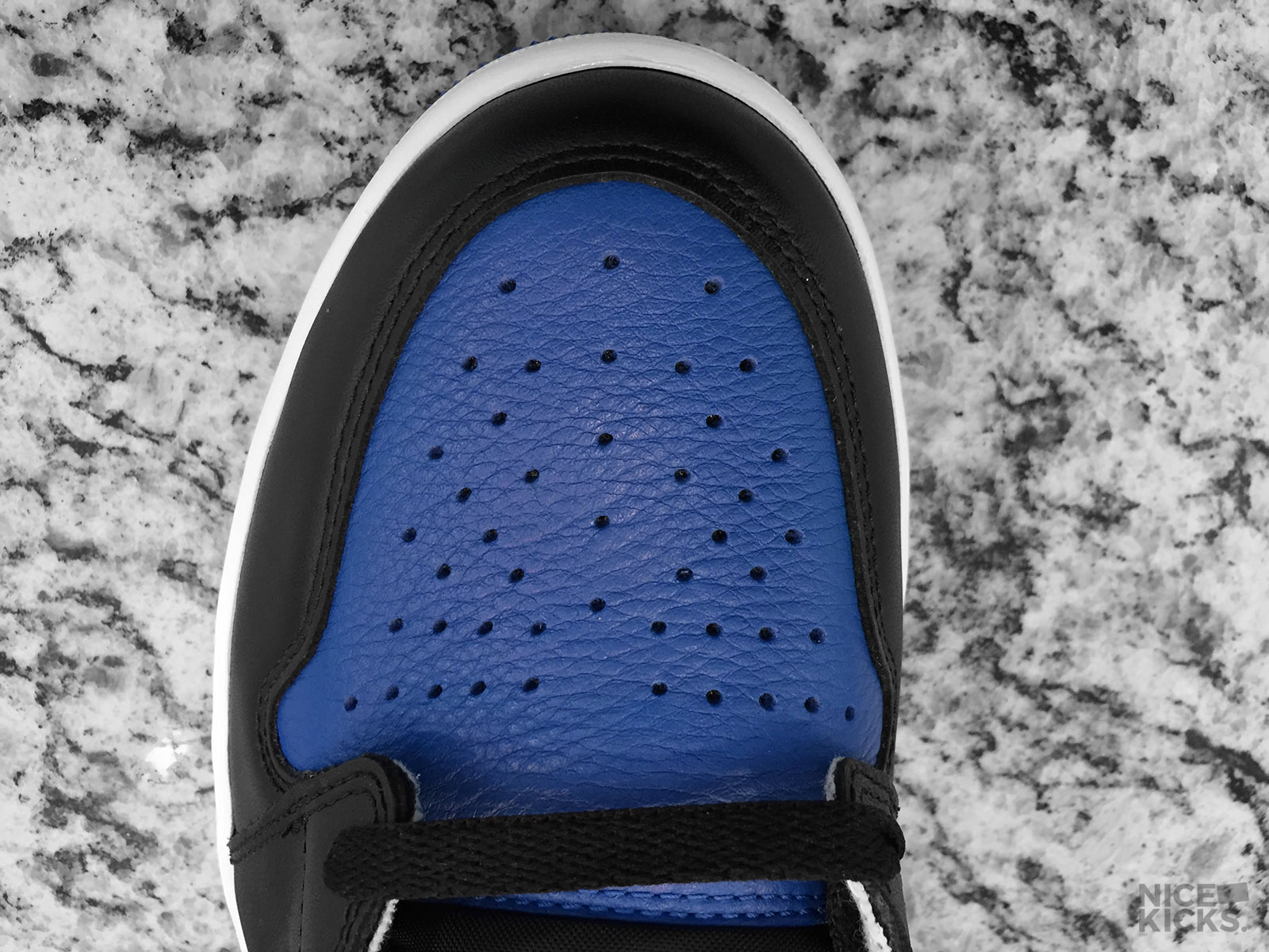 Air Jordan 1 “Royal” – 12/29 pair – left foot