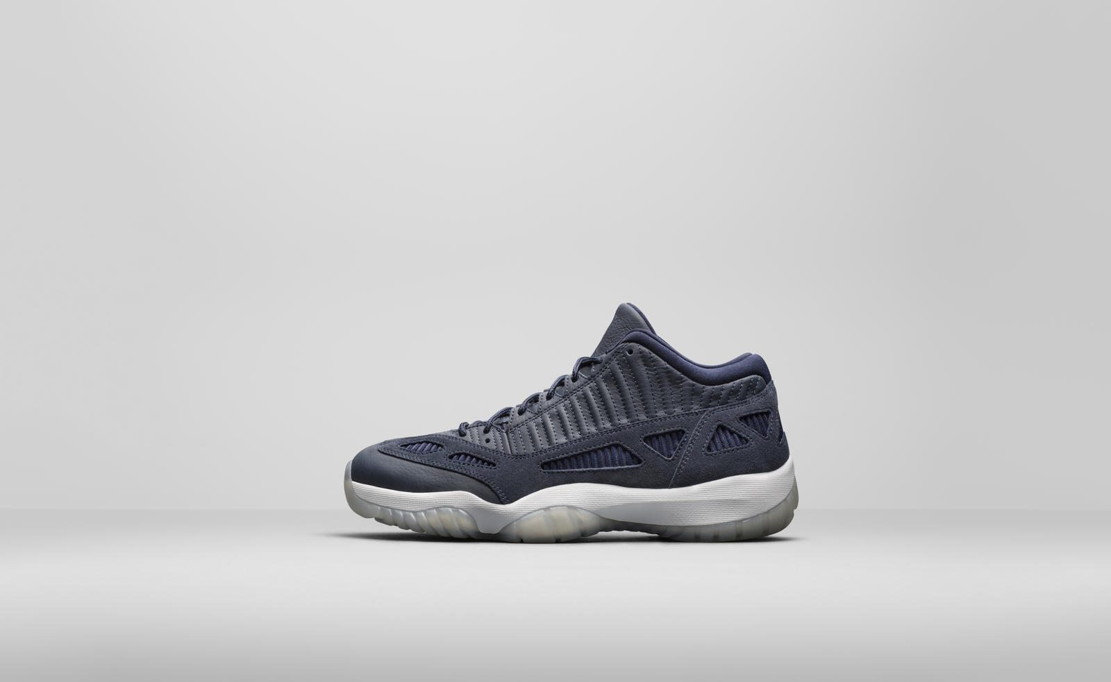 Air Jordan 11 Low IE "Navy"