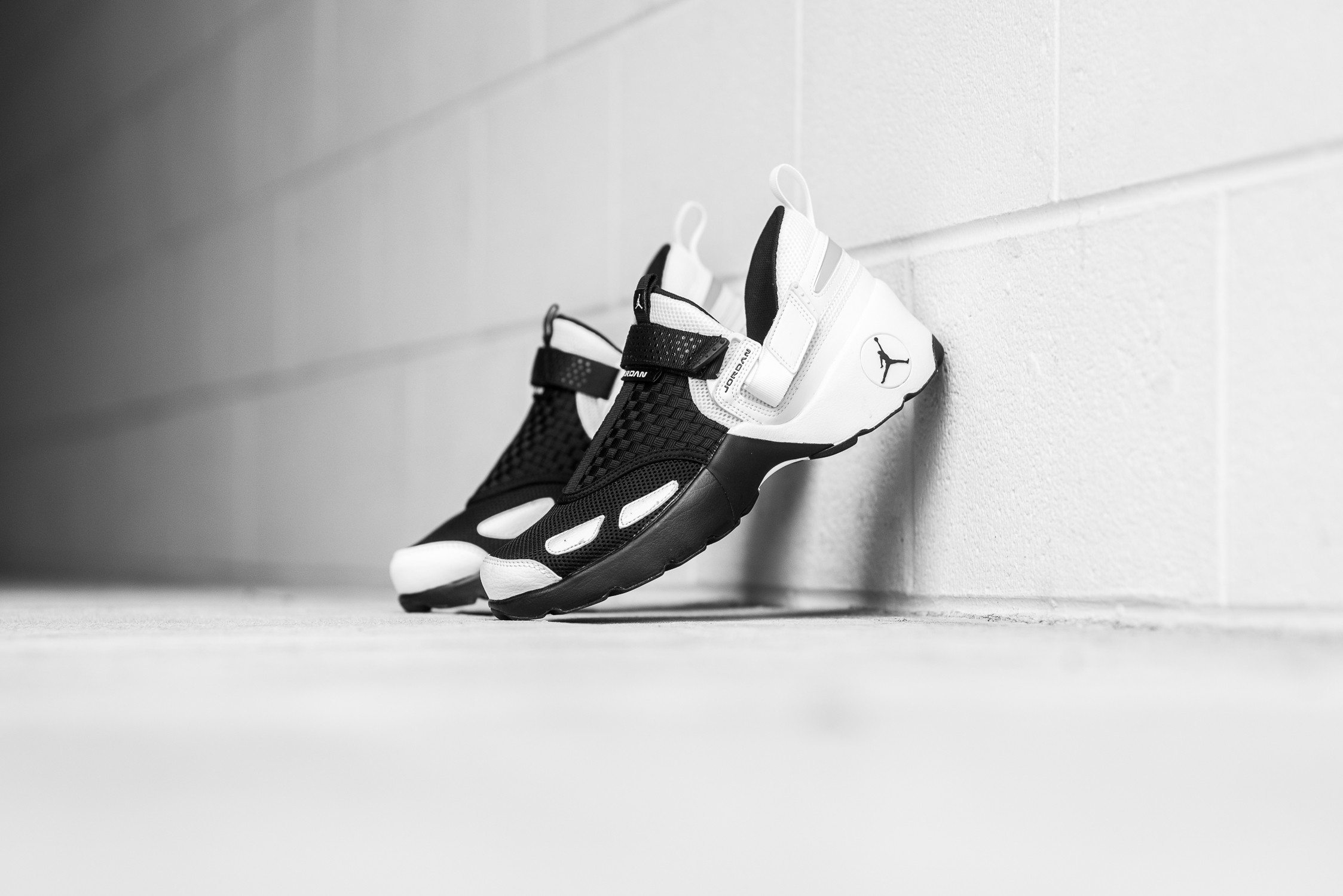 Jordan Trunner LX Black/White