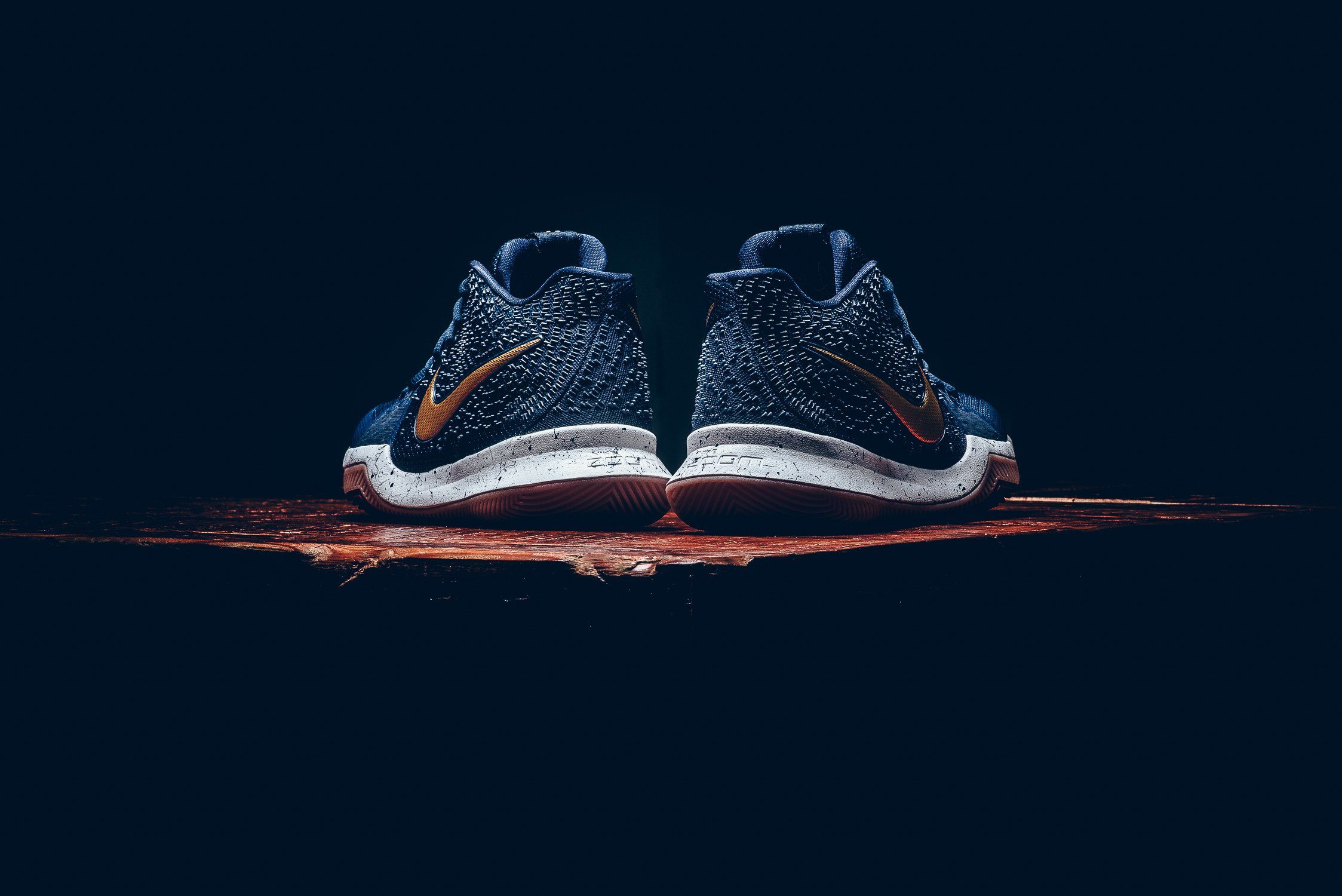 Nike Kyrie 3 Obsidian/Metallic Gold