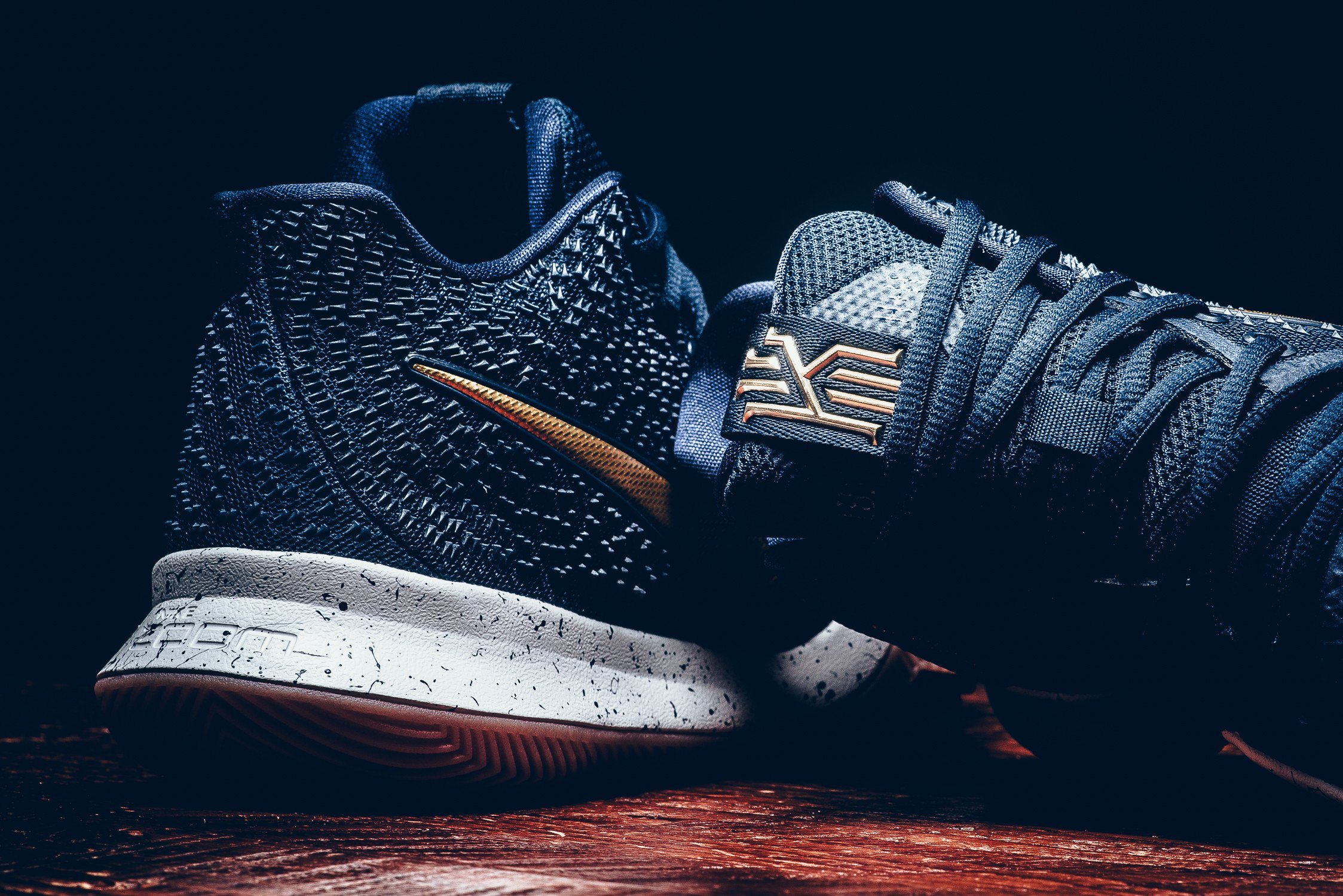 Nike Kyrie 3 Obsidian/Metallic Gold