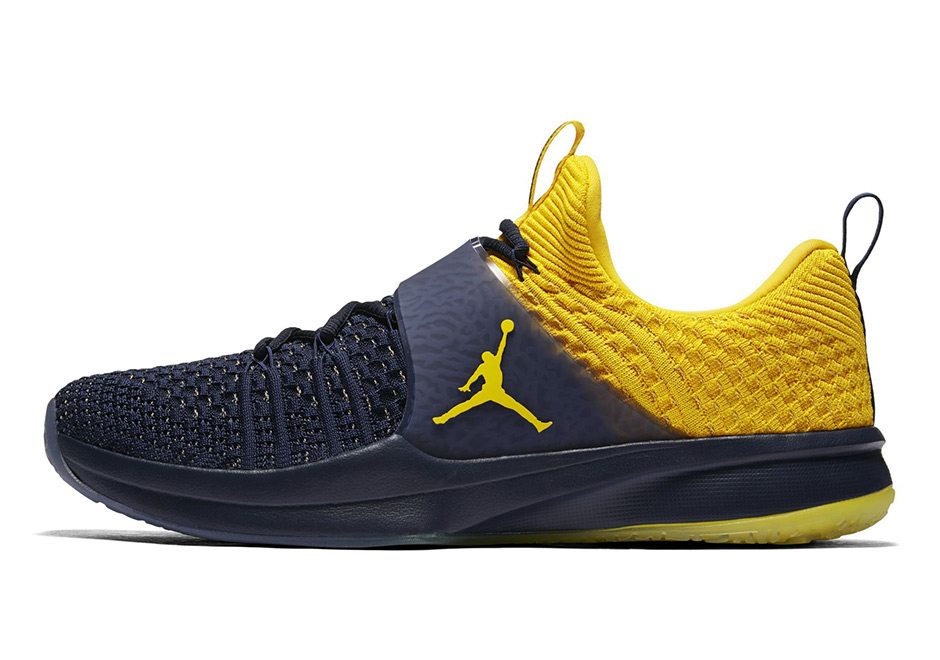 Jordan Trainer 2 Flyknit "Michigan"