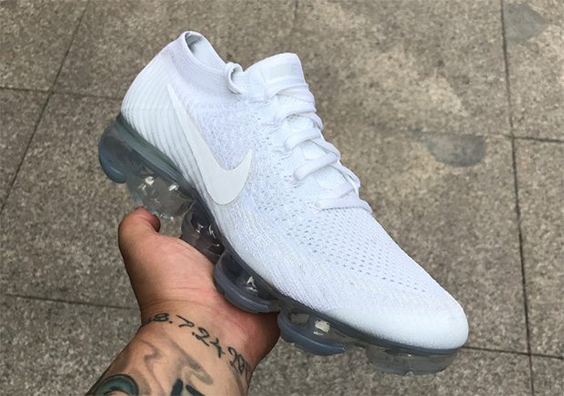 Nike Air VaporMax "Triple White"