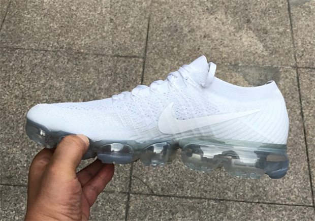 Nike Air VaporMax "Triple White"