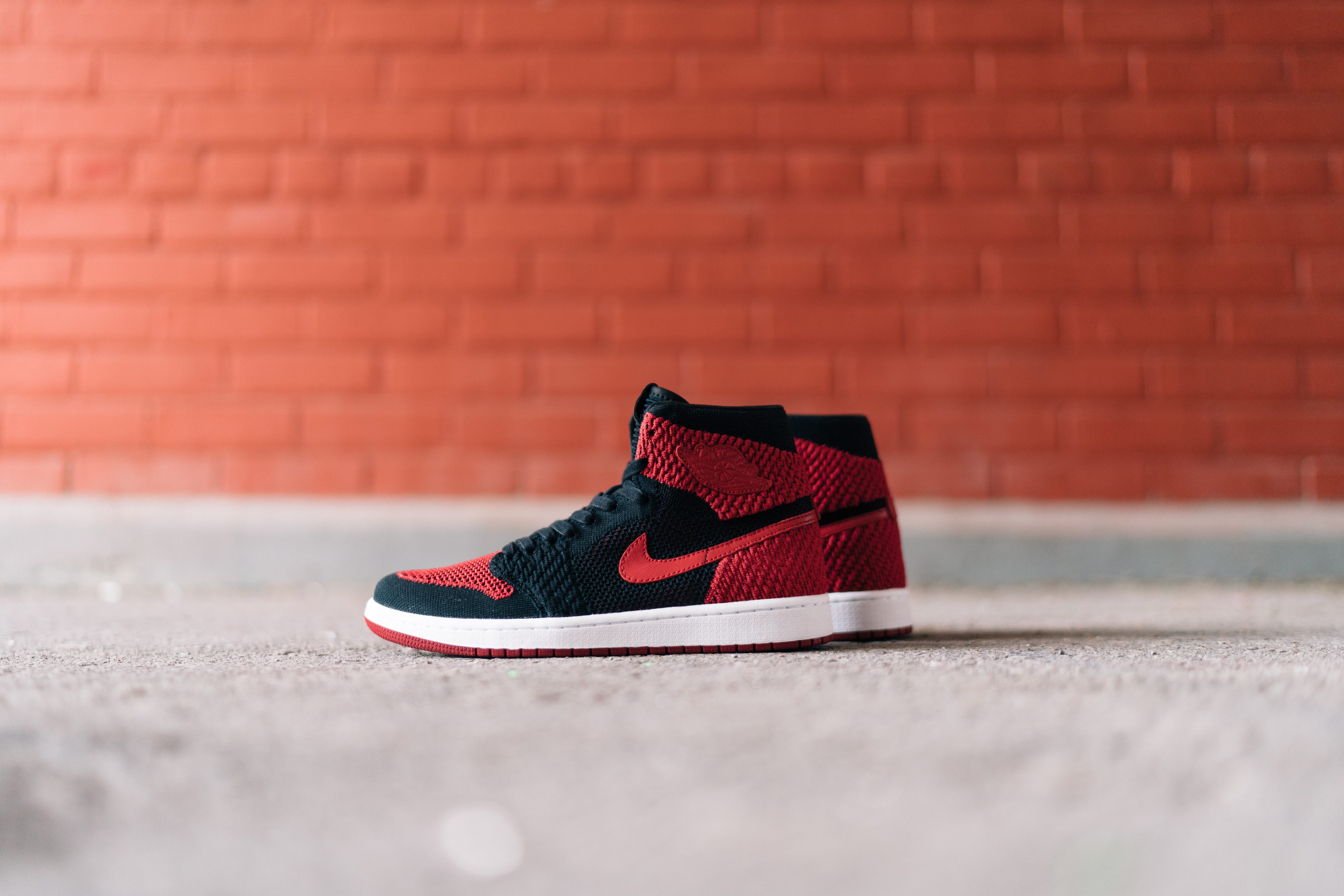 Air Jordan 1 Flyknit "Bred" 