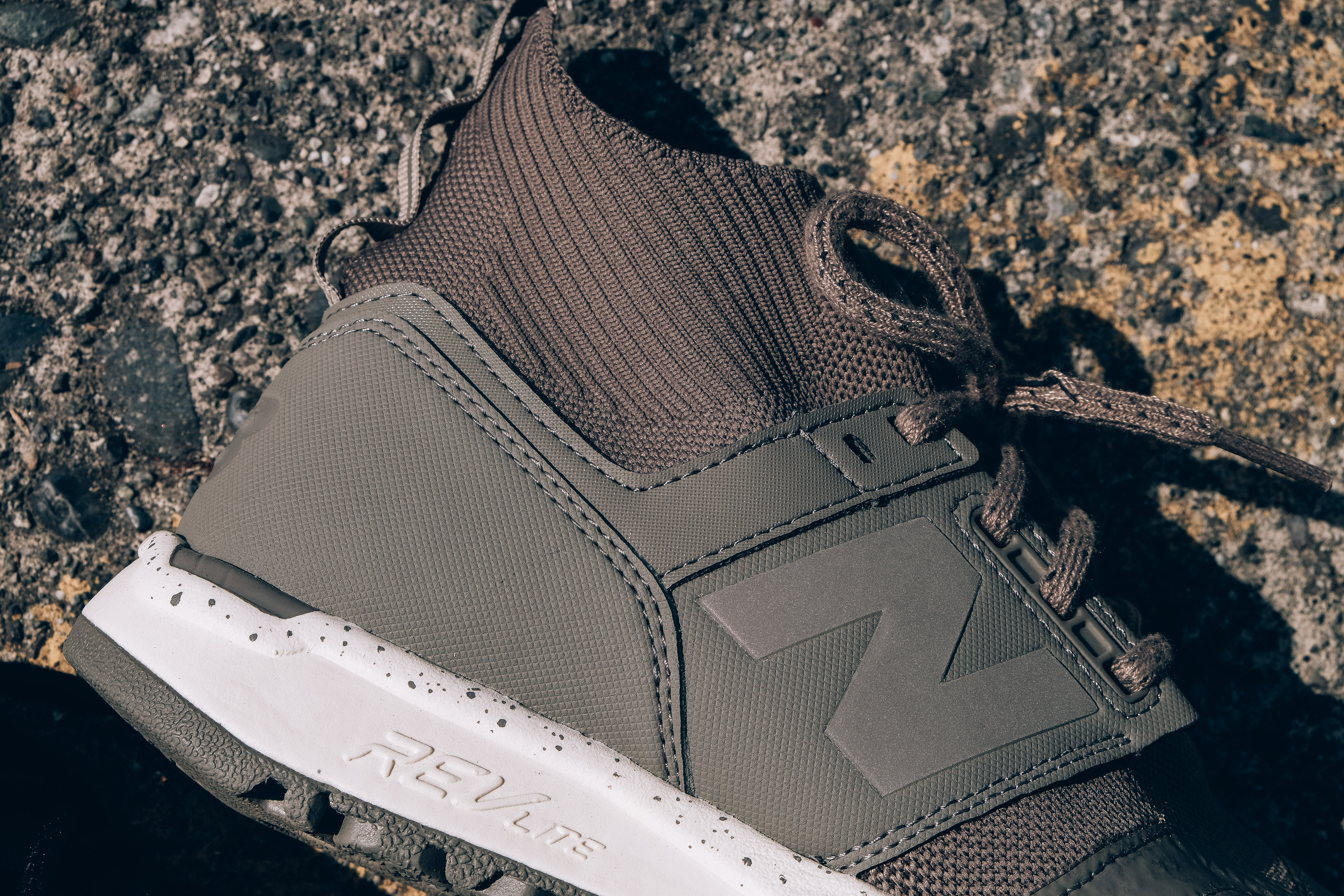 New Balance 247 Mid