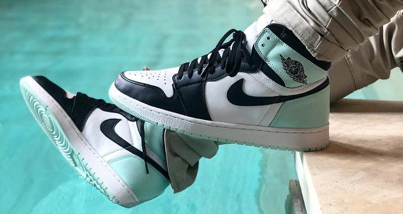 Air Jordan 1 "Igloo"