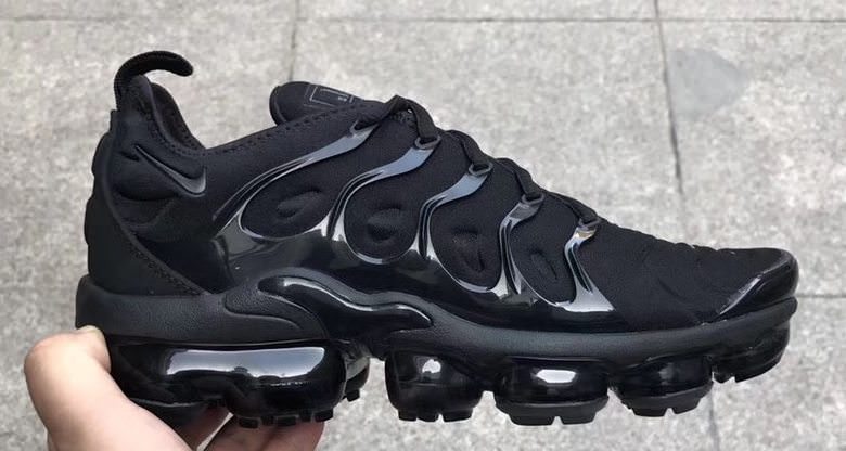 Nike Air VaporMax Plus "Triple Black"