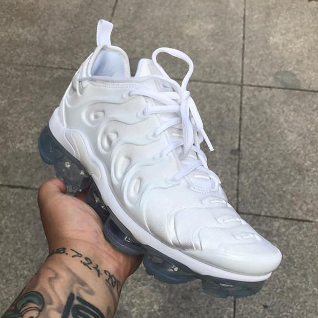 Nike Air VaporMax Plus "Triple White"