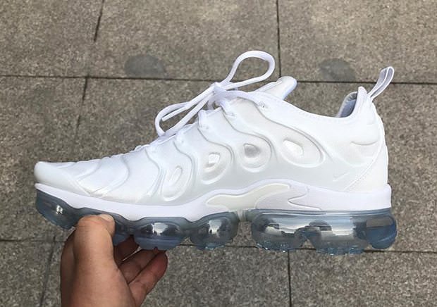 Nike Air VaporMax Plus "Triple White"