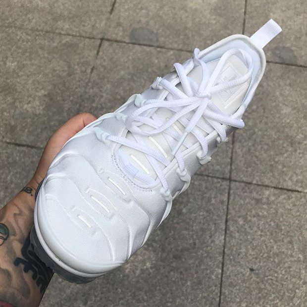 Nike Air VaporMax Plus "Triple White"