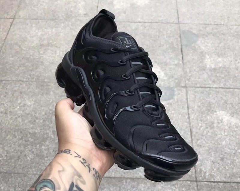 Nike Air VaporMax Plus "Triple Black"