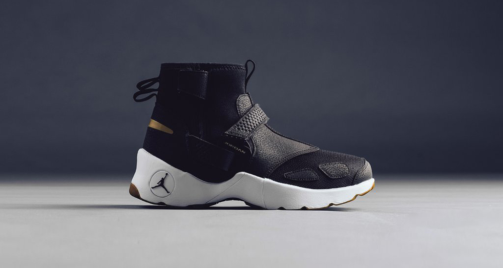 Jordan Trunner LX High Black/Metallic Gold