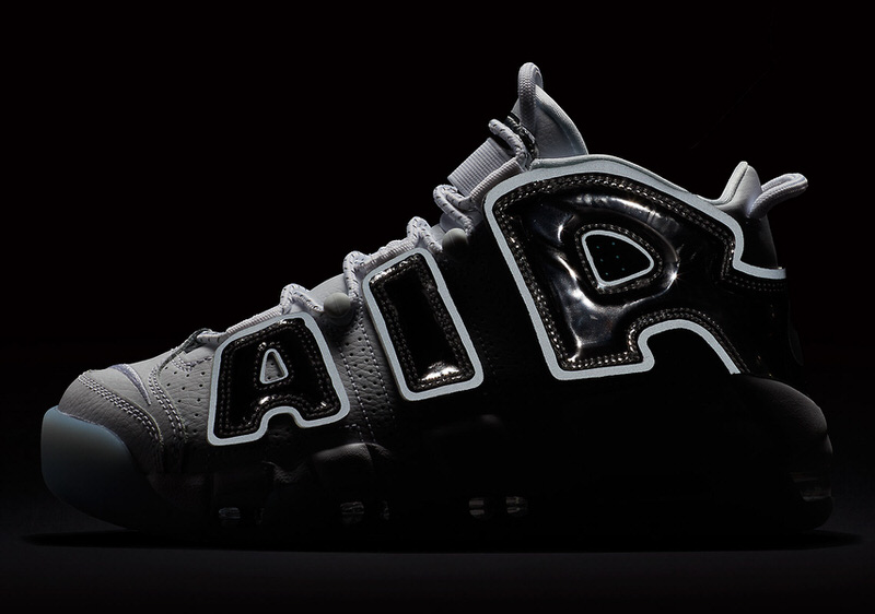 Nike WMNS Air More Uptempo "Chrome"