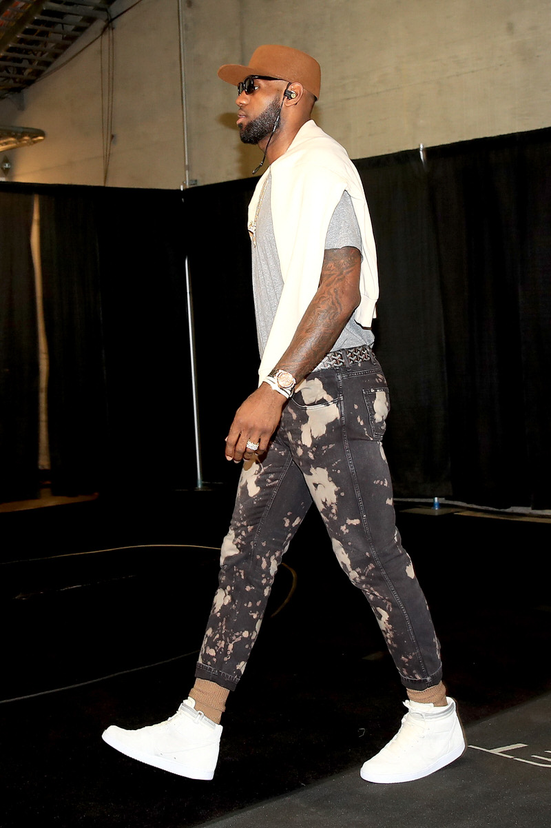 LeBron spotted a new way to wear his John Elliott x NikeLab Vandals by pairing them with some cropped jeans.