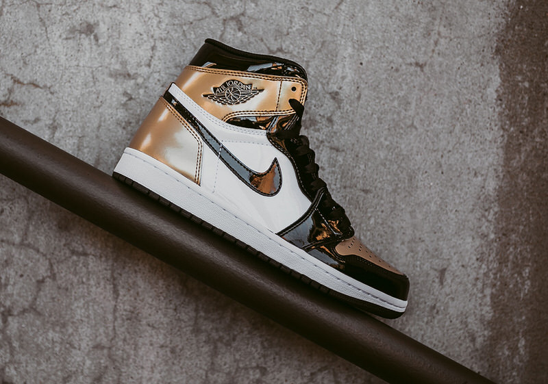 Air Jordan 1 "Gold Toe"