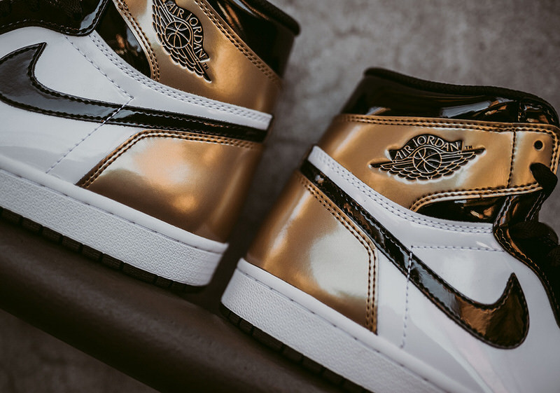 Air Jordan 1 "Gold Toe"