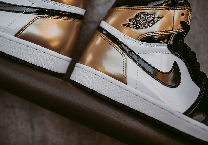 Air Jordan 1 "Gold Toe"