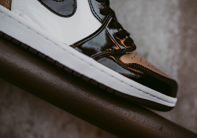 Air Jordan 1 "Gold Toe"