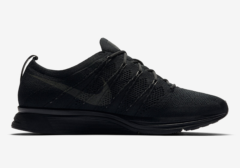 Nike Flyknit Trainer "Triple Black"