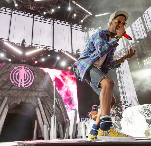 Nothing says rockstar glamour like an unbuttoned plaid shirt, Vans, and DIY cut-off jeans. Personalization is key here for Cudi.