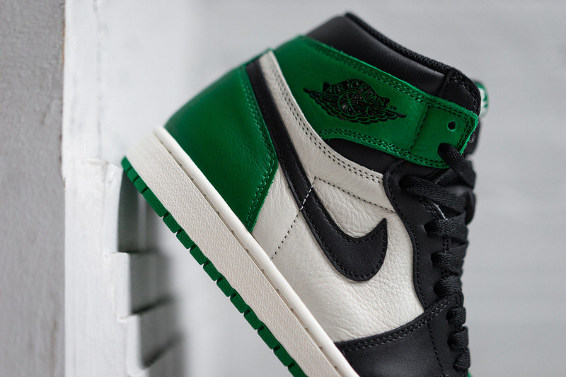 Air Jordan 1 "Pine Green"