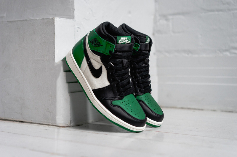 Air Jordan 1 "Pine Green"