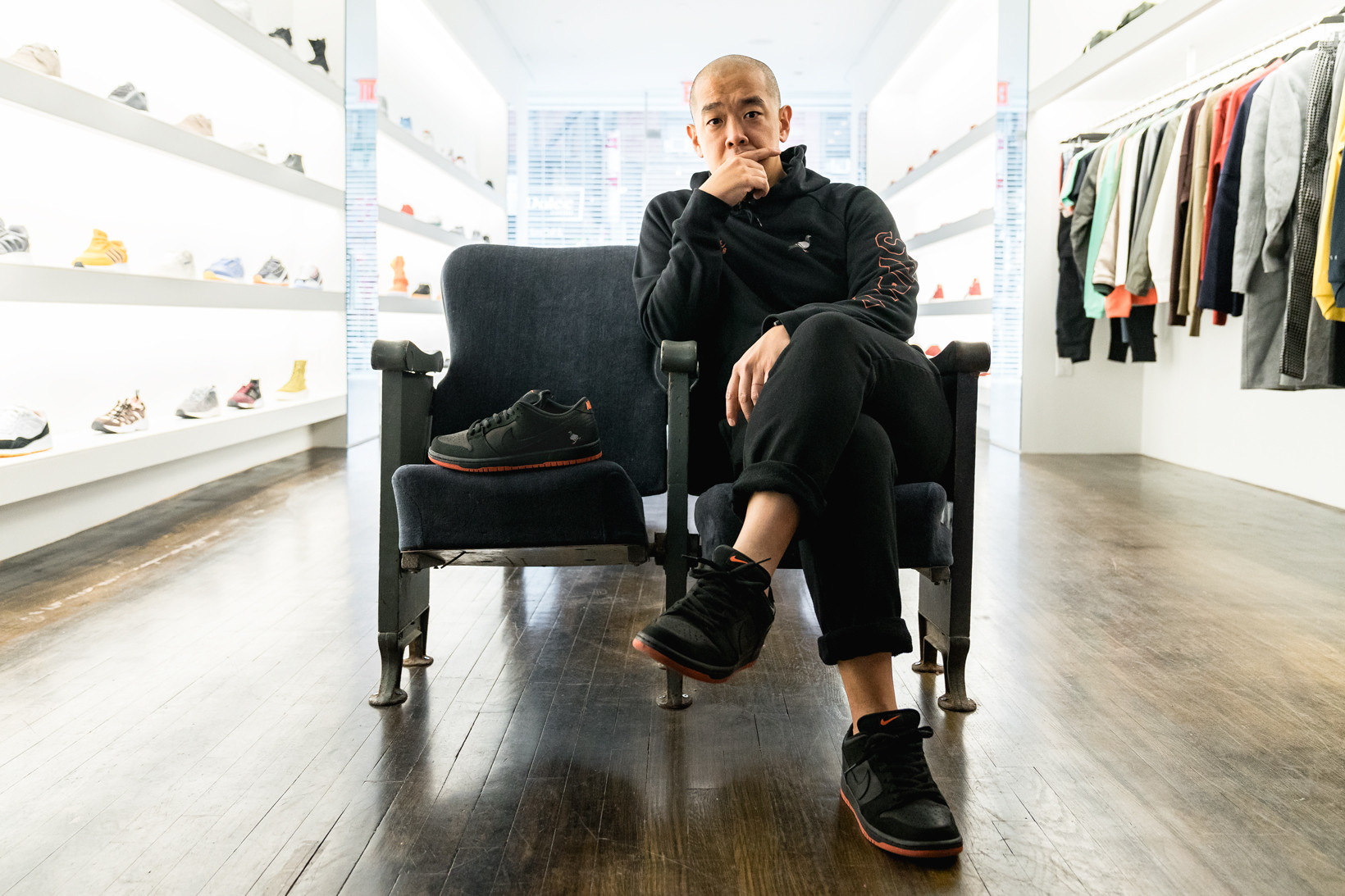 Jeff's STAPLE sweatshirt is the ideal matching basic to match your black Pigeon Dunks.