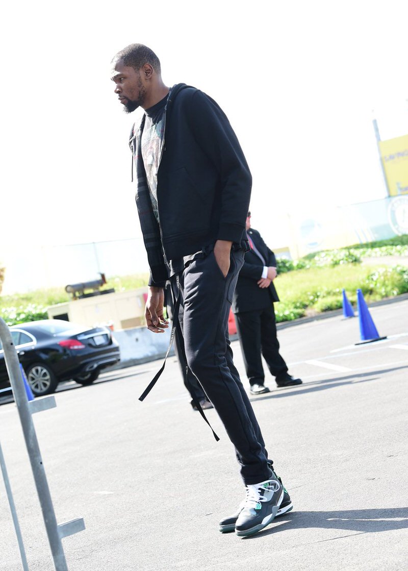 Kevin Durant in the Air Jordan 4 "Oregon PE"