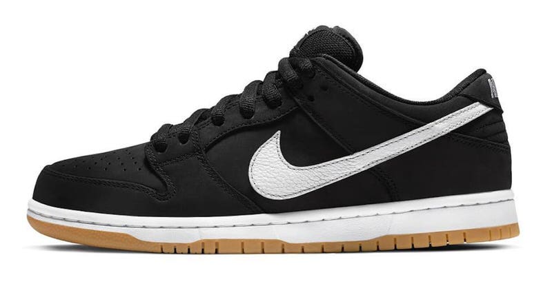 Nike SB Dunk Low. Box Code: CD2563-001. Cardboard Box.