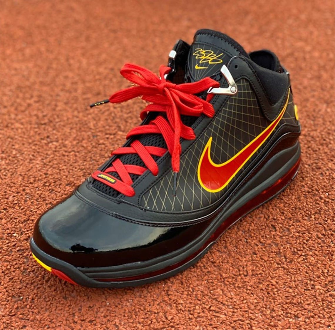 nike-lebron-7-fairfax-CU5646-001-release-date-04