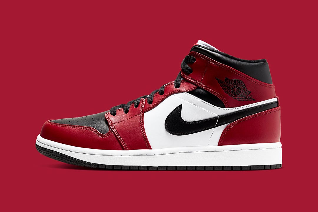 air-jordan-1-mid-chicago-black-toe-554724-069-release-date-info-2-2