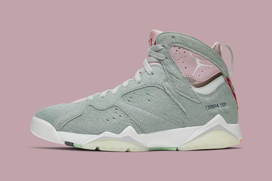 air-jordan-7-retro-hare-2-bugs-bunny-neutral-grey-summit-white-pink-foam-CT8529-002-release-date-01