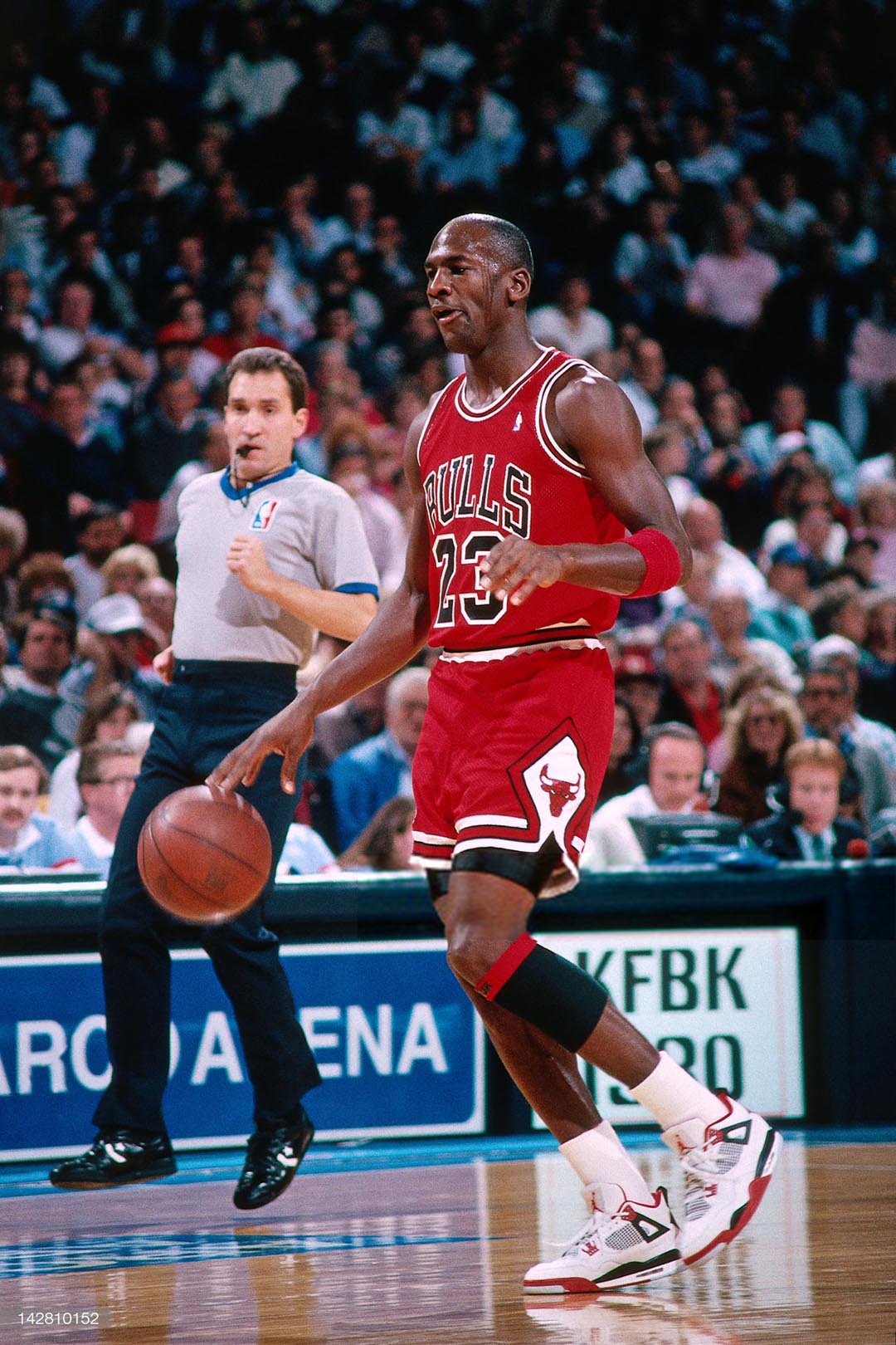 michael-jordan-air-jordan-4-og-fire-red-03