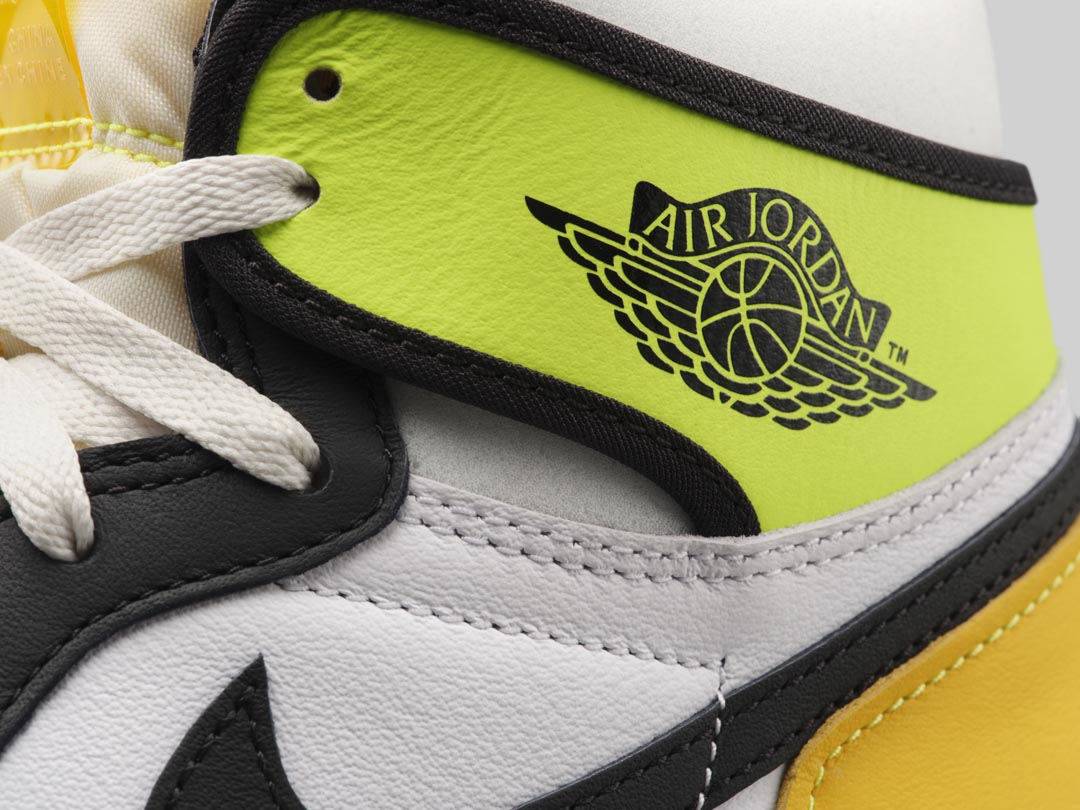 air-jordan-1-retro-high-og-volt-university-gold-555088-118