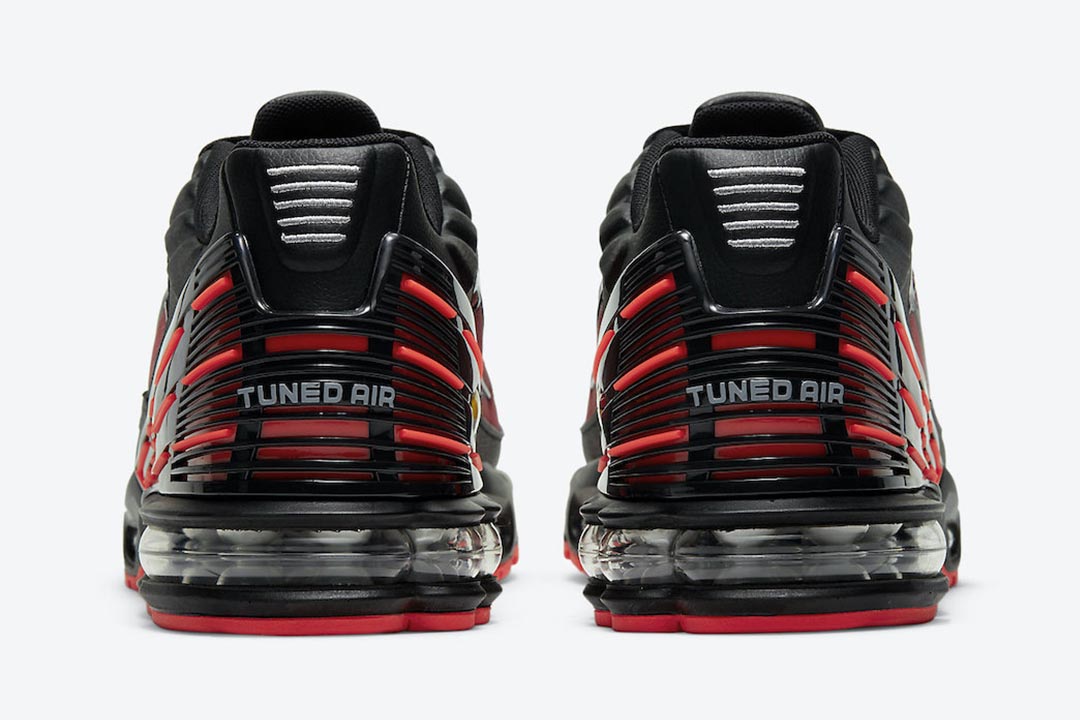 nike-air-max-plus-3-black-wolf-grey-radiant-red-CT1693-002