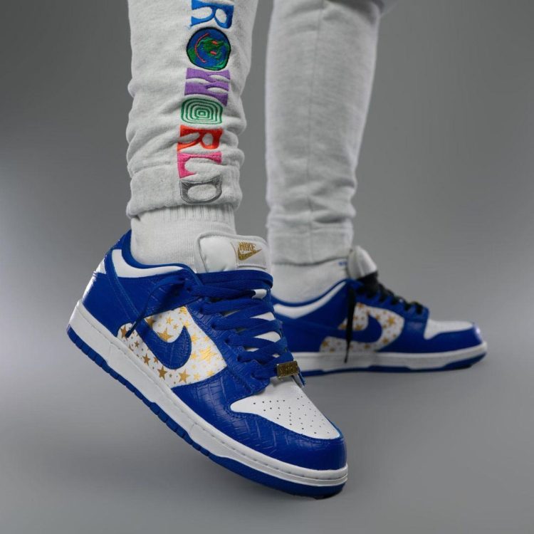 supreme-nike-sb-dunk-low-blue-stars-white-metallic-gold-hyper-blue-dh3228-100-release-date