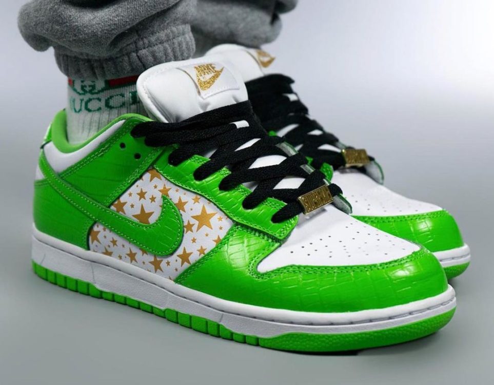 supreme-nike-sb-dunk-low-white-metallic-gold-mean-green-dh3228-101-release-date