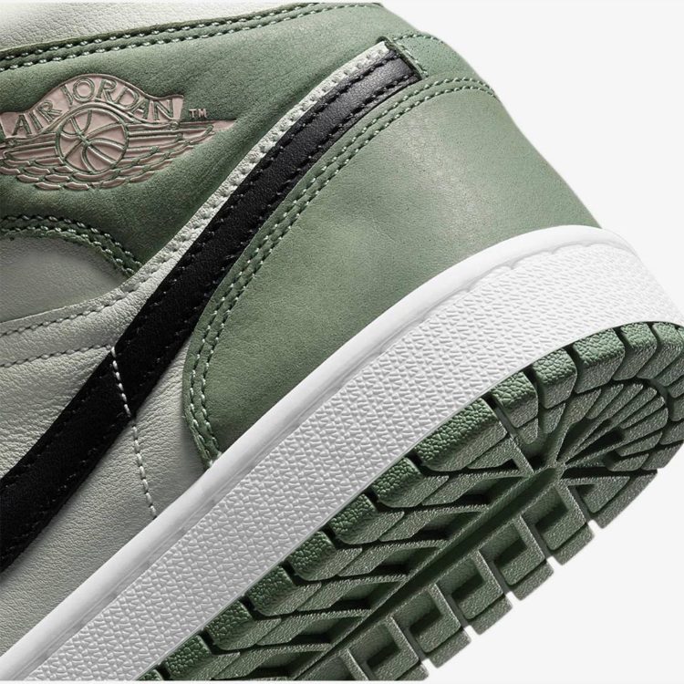 Air Jordan 1 Mid SE "Dutch Green" CZ0774-300