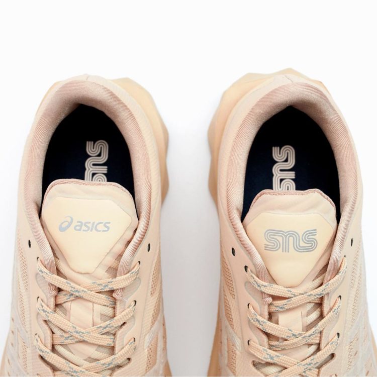 SNS x ASICS Novablast 1202A131.700