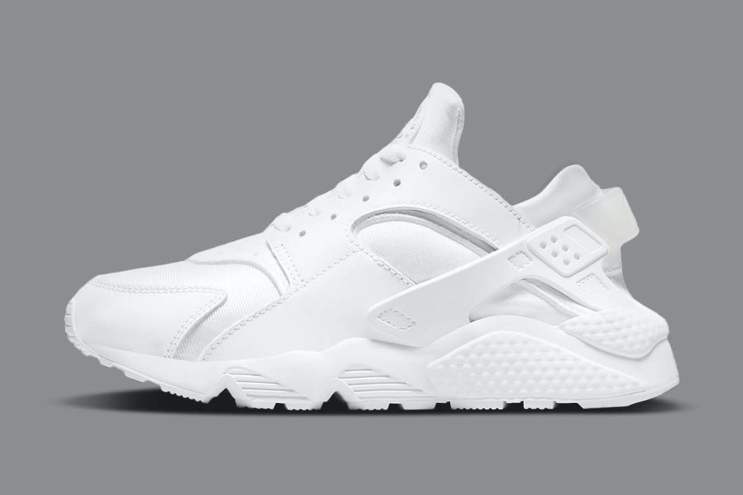 Nike Air Huarache "Triple White" DH4439-102