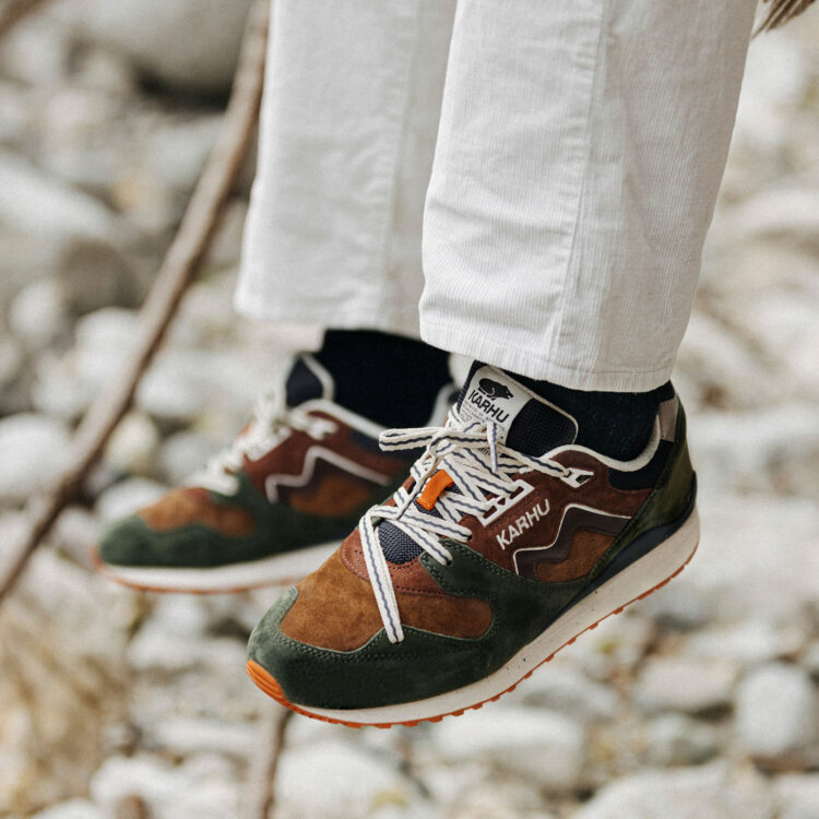 Karhu Synchron Classic “Thyme/Bitter Chocolate” F802665