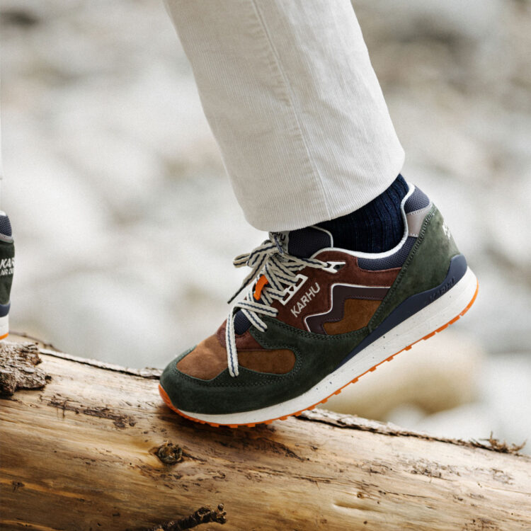 Karhu Synchron Classic “Thyme/Bitter Chocolate” F802665