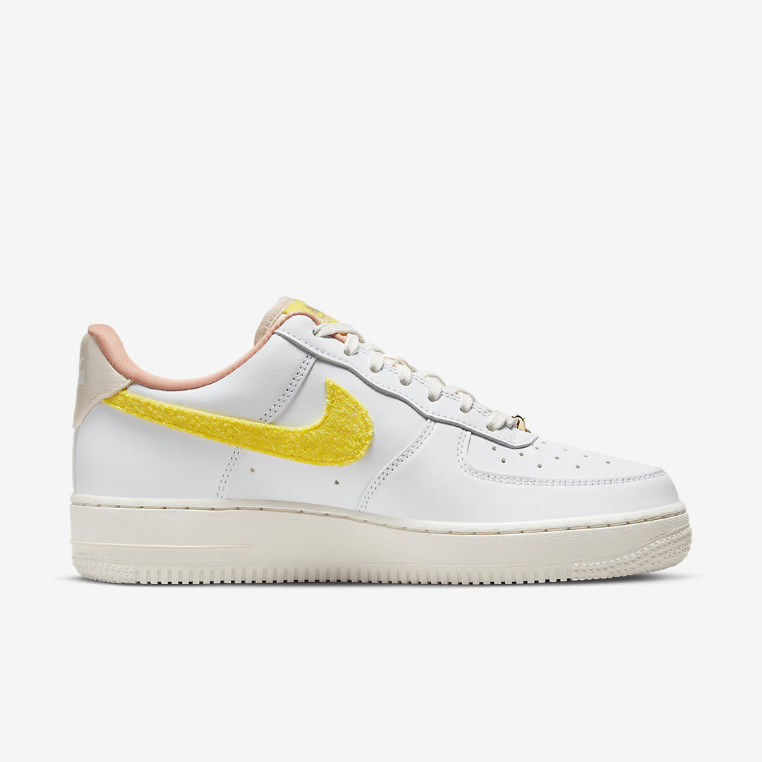 Nike Air Force 1 Low LX "Mama" DV2183-100