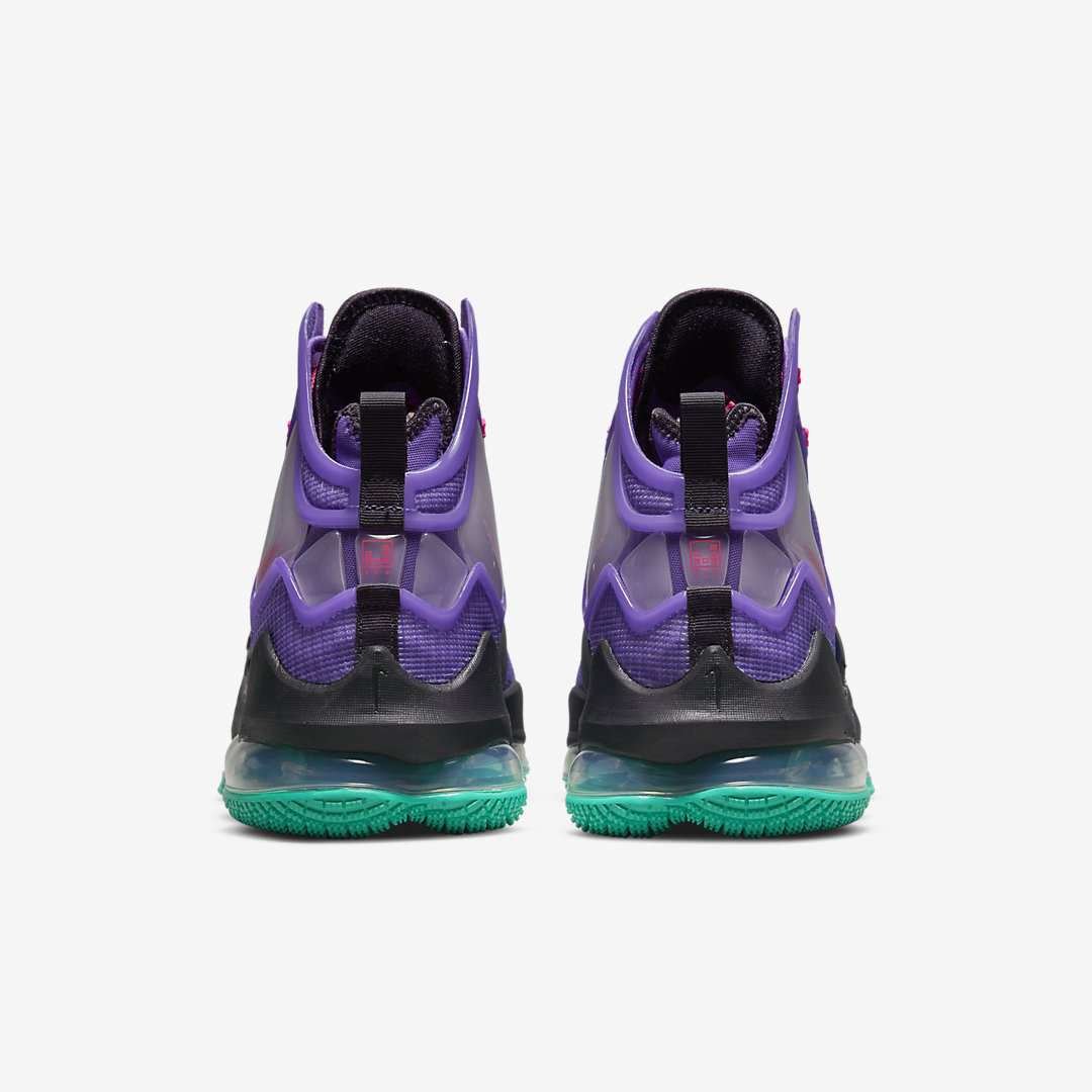 Nike LeBron 19 DC9340-500