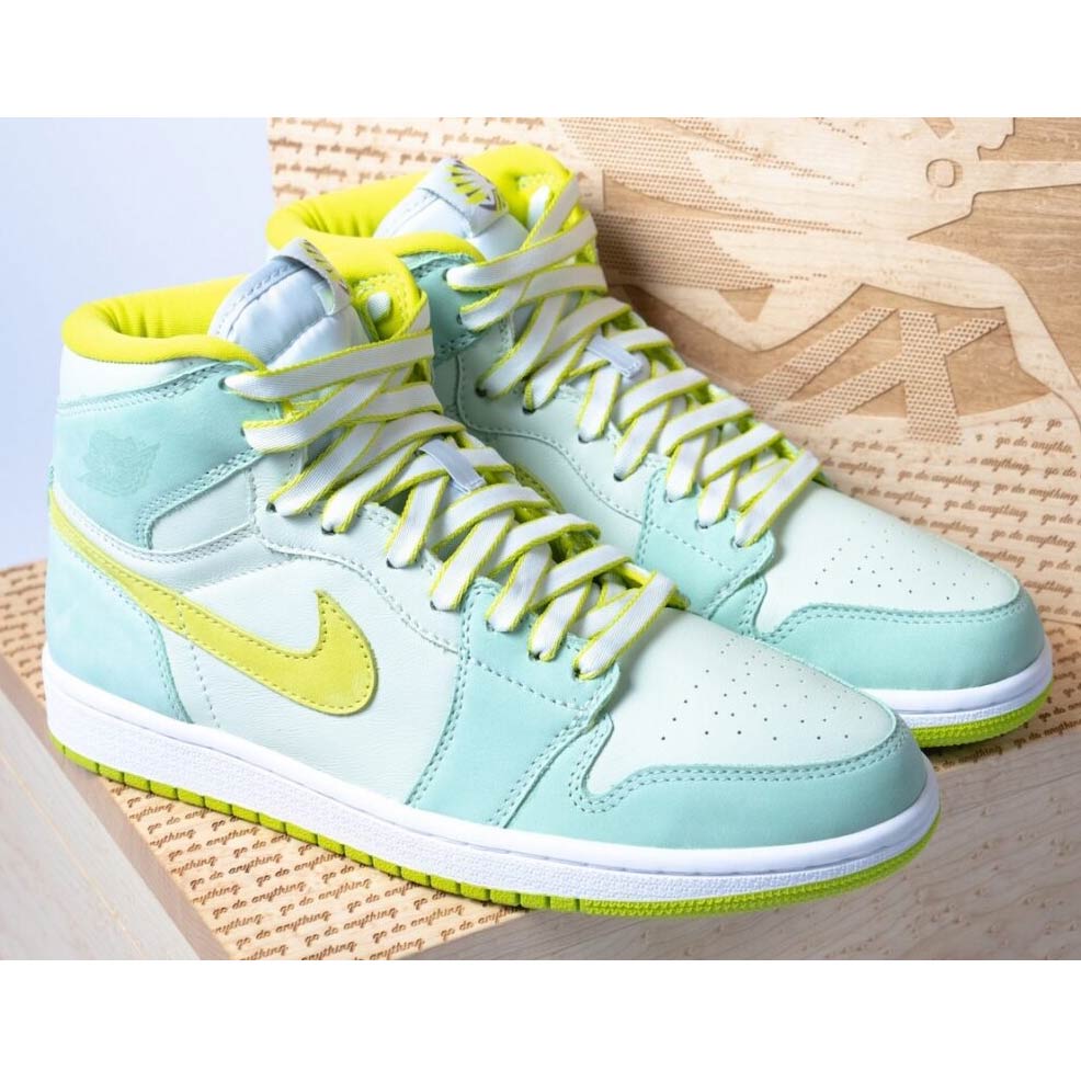 Air Jordan 1 Mid “Women In Flight Title IX”