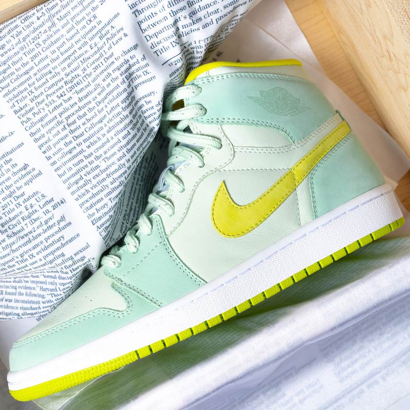 Air Jordan 1 Mid “Women In Flight Title IX”